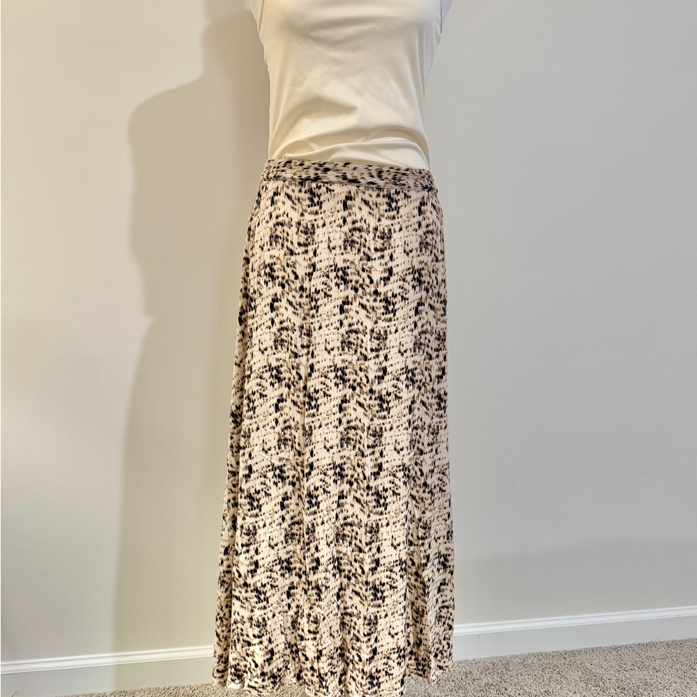 Forever 21 Cream and Black Pleated Maxi Skirt